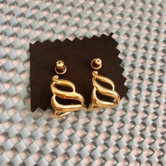 Monet Gold-Tone J-Hoop Pierced Earrings - vintage - Picture 2 of 5
